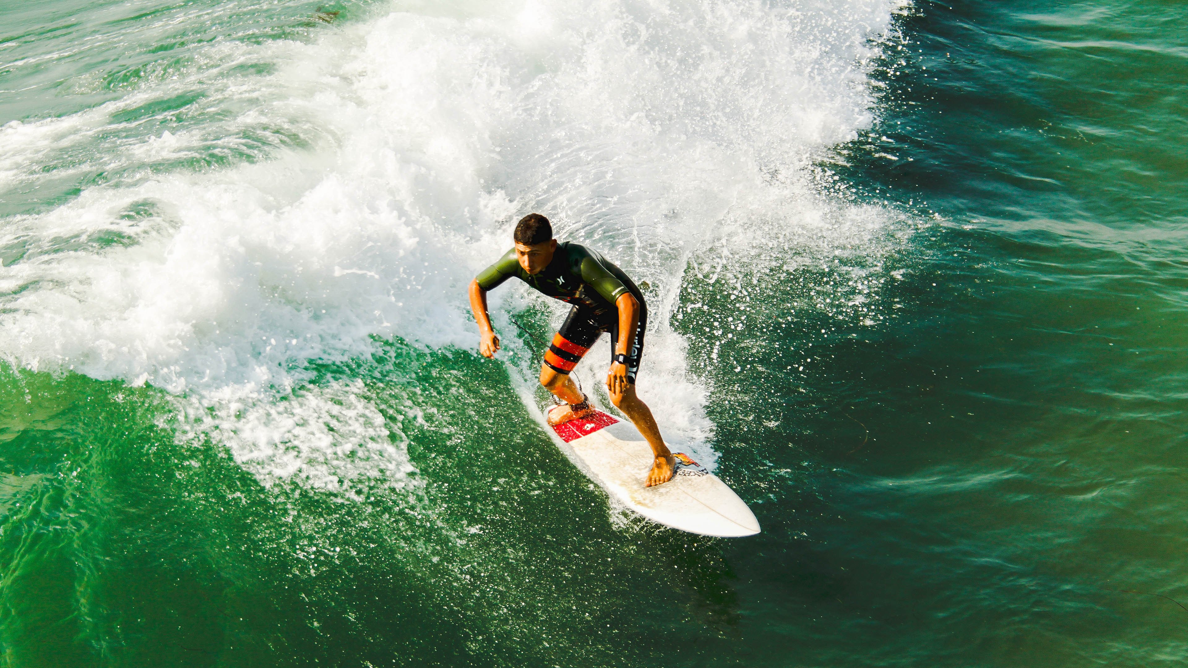 足球青年联赛引入防摔装备保障安全,青年足球队