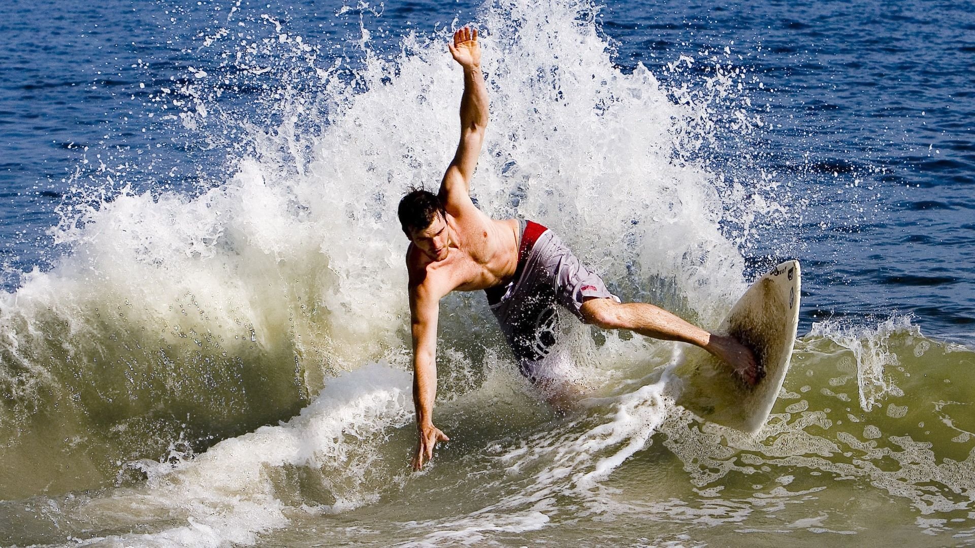 _新颖场地设计：未来感十足的高科技球场_，科幻篮球场